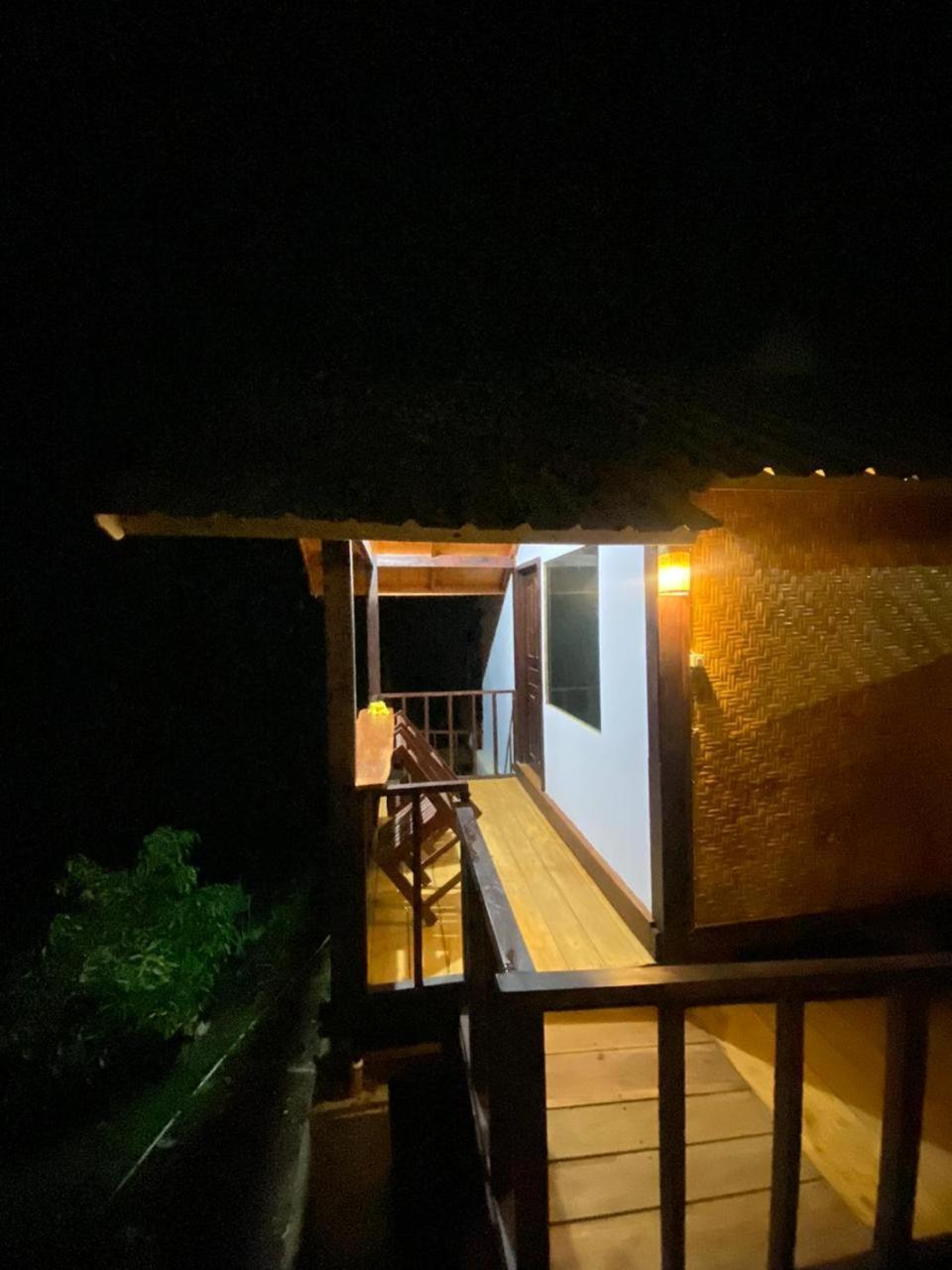 Poetri Bungalow & Restaurant 세나루 외부 사진